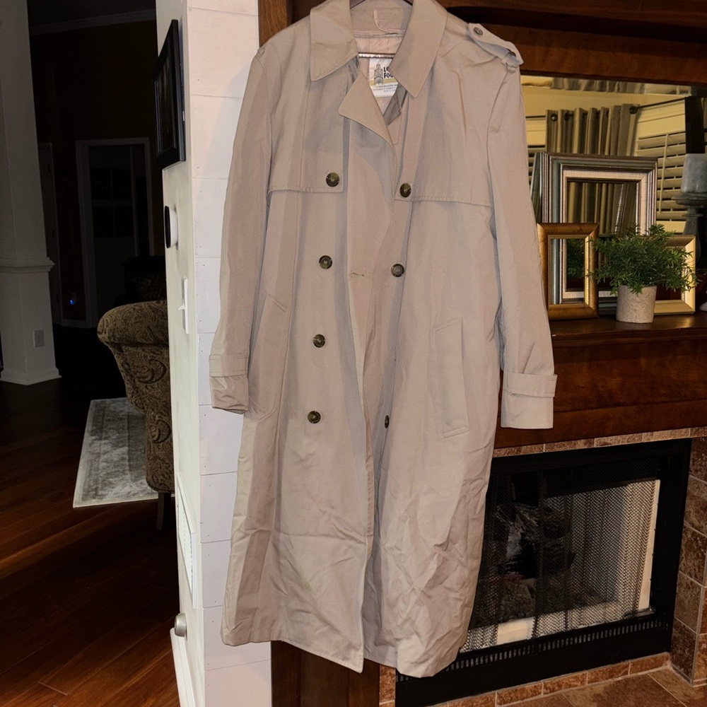 London Fog Men’s Trench Coat Size Large